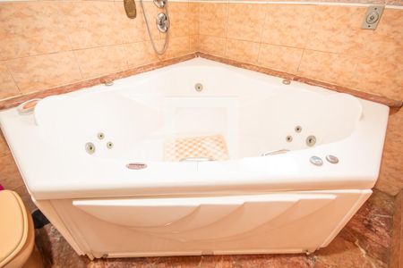 Casa para alugar com 948m², 4 quartos e 6 vagas Casa para alugar com 948m², 4 quartos e 6 vagasBanheiro 2