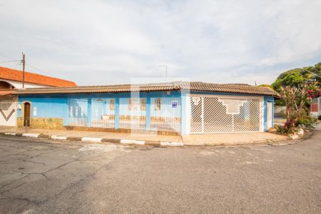 Casa para alugar com 948m², 4 quartos e 6 vagas Casa para alugar com 948m², 4 quartos e 6 vagasFachada
