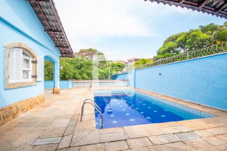 Casa para alugar com 948m², 4 quartos e 6 vagas Casa para alugar com 948m², 4 quartos e 6 vagasPiscina