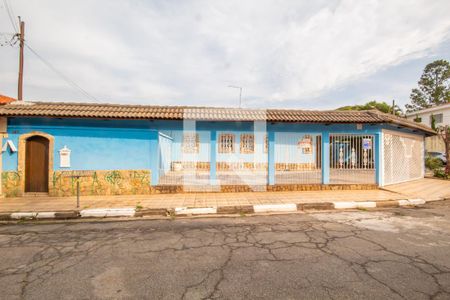 Casa para alugar com 948m², 4 quartos e 6 vagas Casa para alugar com 948m², 4 quartos e 6 vagasFachada