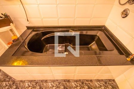 Casa para alugar com 948m², 4 quartos e 6 vagas Casa para alugar com 948m², 4 quartos e 6 vagasBanheiro da Suíte