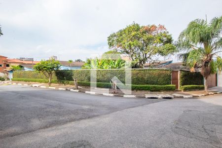 Casa para alugar com 948m², 4 quartos e 6 vagas Casa para alugar com 948m², 4 quartos e 6 vagasFachada