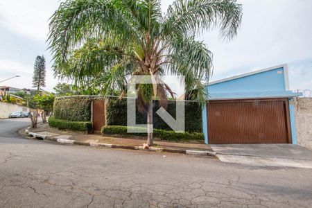 Casa para alugar com 948m², 4 quartos e 6 vagas Casa para alugar com 948m², 4 quartos e 6 vagasFachada