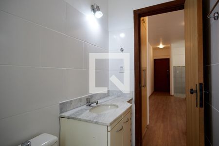Banheiro de apartamento à venda com 1 quarto, 50m² em Floresta, Belo Horizonte