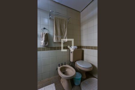 Apartamento à venda com 193m², 4 quartos e 4 vagasBanheiro da Suíte 2