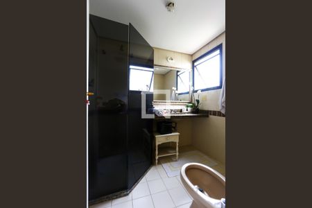 Apartamento à venda com 193m², 4 quartos e 4 vagasBanheiro da Suíte 1