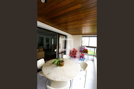 Varanda de apartamento à venda com 4 quartos, 193m² em Jardim Monte Kemel, São Paulo