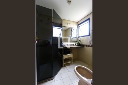 Apartamento à venda com 193m², 4 quartos e 4 vagasBanheiro da Suíte 1