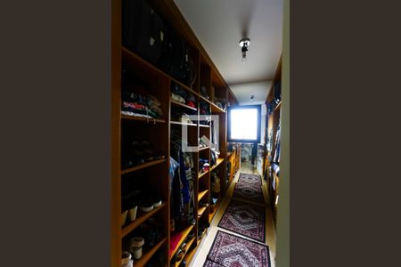 Apartamento à venda com 193m², 4 quartos e 4 vagasCloset da suíte 2