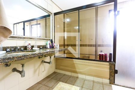 Apartamento à venda com 193m², 4 quartos e 4 vagasBanheiro da Suíte 2