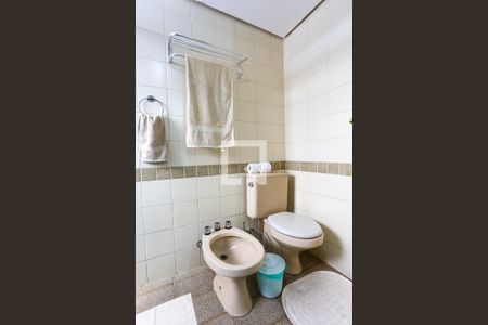 Apartamento à venda com 193m², 4 quartos e 4 vagasBanheiro da Suíte 2