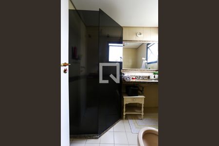 Apartamento à venda com 193m², 4 quartos e 4 vagasBanheiro da Suíte 1