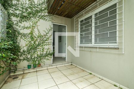 Casa à venda com 354m², 5 quartos e 4 vagas Casa à venda com 354m², 5 quartos e 4 vagasVaranda
