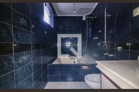 Casa para alugar com 98m², 2 quartos e 2 vagasBanheiro da suíte