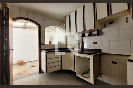 Casa para alugar com 98m², 2 quartos e 2 vagasCozinha