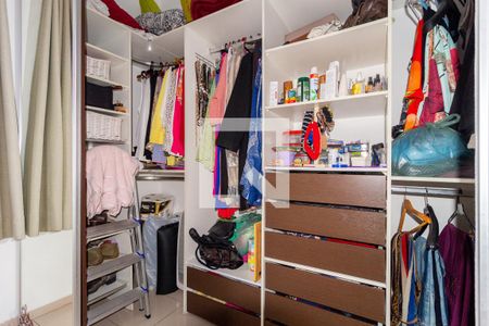 Casa à venda com 250m², 4 quartos e 2 vagasCloset - Quarto 1