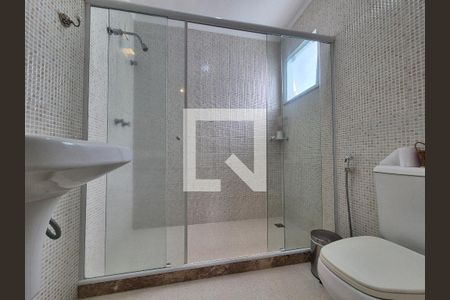 Casa à venda com 688m², 4 quartos e 3 vagasBanheiro do Quarto 4