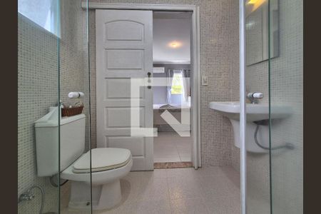 Casa à venda com 688m², 4 quartos e 3 vagasBanheiro do Quarto 4