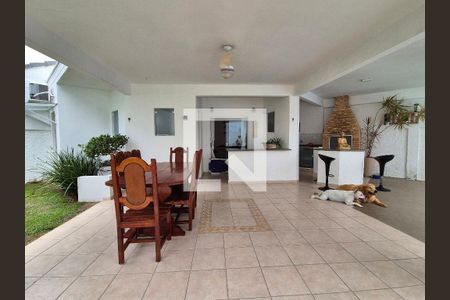 Casa à venda com 688m², 4 quartos e 3 vagasÁrea Externa