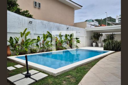 Casa à venda com 688m², 4 quartos e 3 vagasÁrea Externa