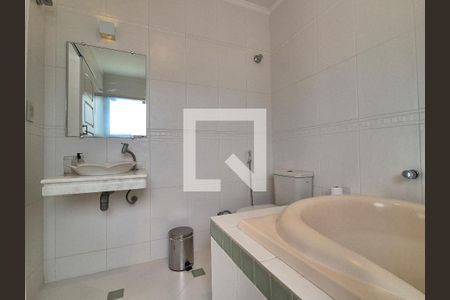 Casa à venda com 688m², 4 quartos e 3 vagasBanheiro do Quarto 2