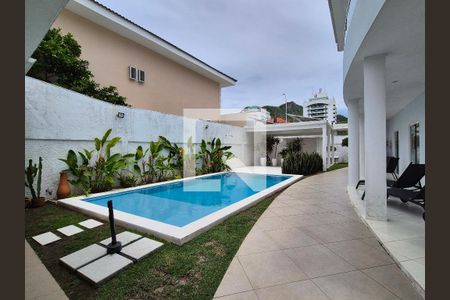 Casa à venda com 688m², 4 quartos e 3 vagasÁrea Externa