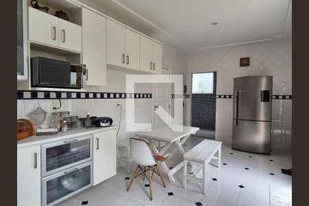 Casa à venda com 688m², 4 quartos e 3 vagasCozinha