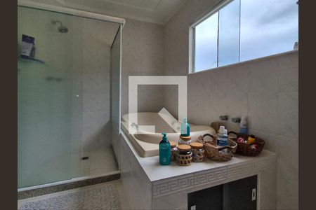 Casa à venda com 688m², 4 quartos e 3 vagasBanheiro do Quarto 1