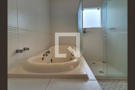 Casa à venda com 688m², 4 quartos e 3 vagasBanheiro do Quarto 2