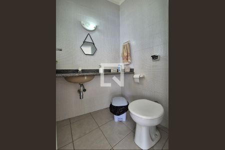 Casa à venda com 688m², 4 quartos e 3 vagasBanheiro de Serviço