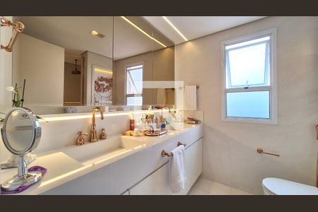 Apartamento à venda com 175m², 3 quartos e 4 vagas Apartamento à venda com 175m², 3 quartos e 4 vagasBanheiro da Suíte 3