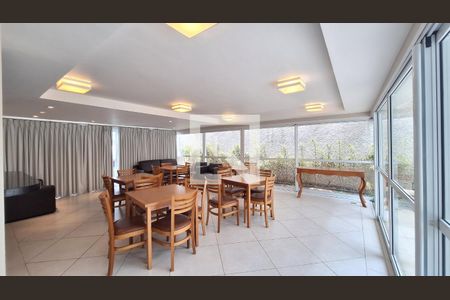 Apartamento à venda com 175m², 3 quartos e 4 vagas Apartamento à venda com 175m², 3 quartos e 4 vagasÁrea comum - Salão de festas