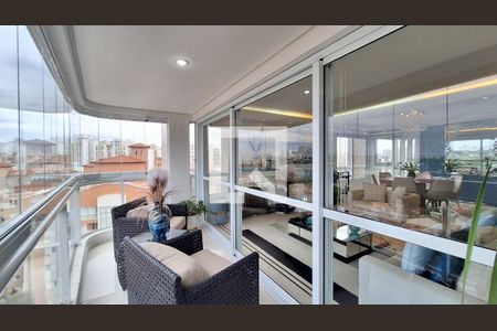 Apartamento à venda com 175m², 3 quartos e 4 vagas Apartamento à venda com 175m², 3 quartos e 4 vagasVaranda 2