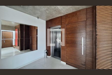 Apartamento à venda com 175m², 3 quartos e 4 vagas Apartamento à venda com 175m², 3 quartos e 4 vagasHall