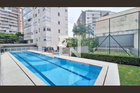 Apartamento à venda com 175m², 3 quartos e 4 vagas Apartamento à venda com 175m², 3 quartos e 4 vagasÁrea comum - Piscina