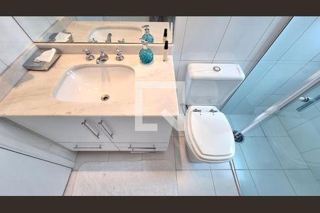 Apartamento à venda com 175m², 3 quartos e 4 vagas Apartamento à venda com 175m², 3 quartos e 4 vagasBanheiro da Suíte 1