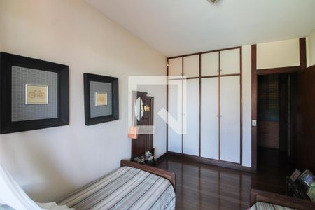 Casa à venda com 2000m², 4 quartos e 10 vagasQuarto 2