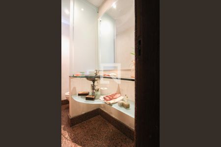 Casa à venda com 2000m², 4 quartos e 10 vagasLavabo