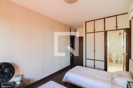 Casa à venda com 2000m², 4 quartos e 10 vagasSuíte 2