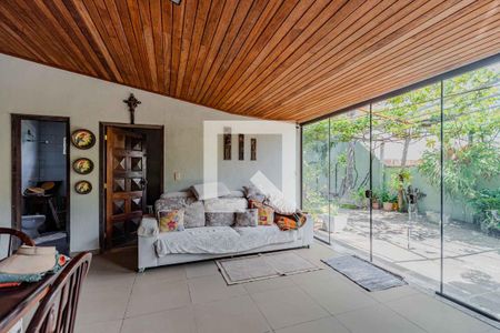 Casa à venda com 409m², 4 quartos e 5 vagasÁrea externa