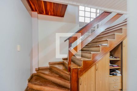 Casa à venda com 409m², 4 quartos e 5 vagasEscadas