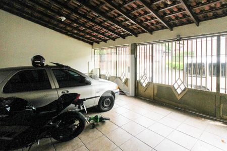 Casa à venda com 187m², 2 quartos e 2 vagas Casa à venda com 187m², 2 quartos e 2 vagasGaragem