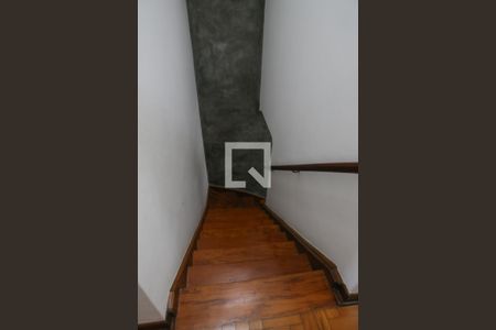 Casa à venda com 174m², 3 quartos e 2 vagasEscada