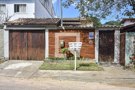Casa à venda com 91m², 2 quartos e 2 vagasFachada