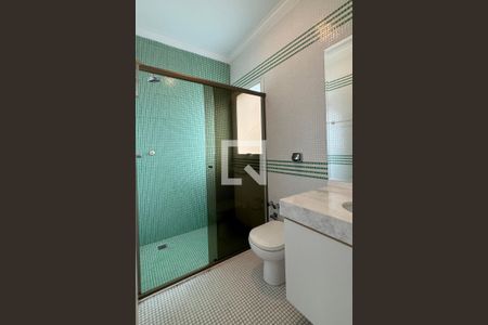 Casa de condomínio para alugar com 700m², 5 quartos e 5 vagasbanheiro da Suíte 5