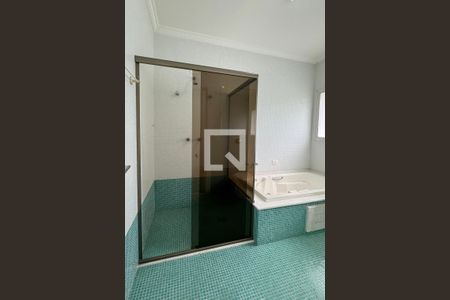 Casa de condomínio para alugar com 700m², 5 quartos e 5 vagasBanheiro da Suíte 3