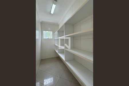 Casa de condomínio para alugar com 700m², 5 quartos e 5 vagasDespensa