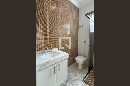 Casa de condomínio para alugar com 700m², 5 quartos e 5 vagasBanheiro da Suíte 1