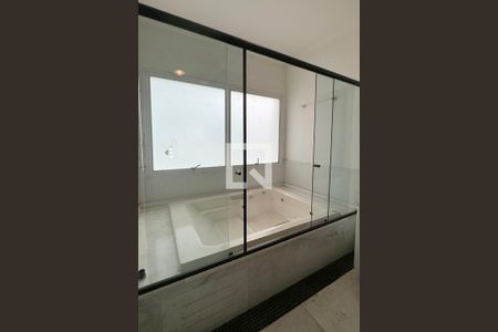 Casa de condomínio para alugar com 700m², 5 quartos e 5 vagasBanheiro da Suíte 2