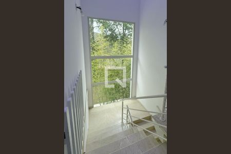 Casa de condomínio para alugar com 700m², 5 quartos e 5 vagasEscada